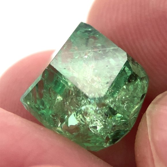 Tsavorite Crystal 14.20ct - Picture 3 of 9